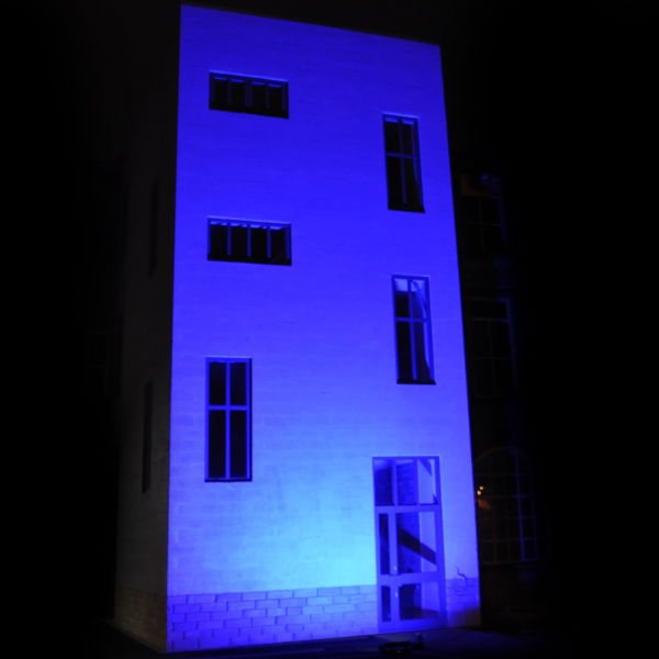 ELUM052_E02