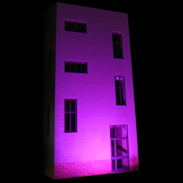 ELUM052_E03