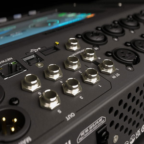 Small Format Digital Mixing Console, CQ12T 