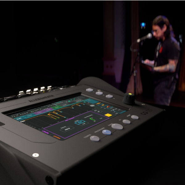 Small Format Digital Mixing Console, CQ12T 